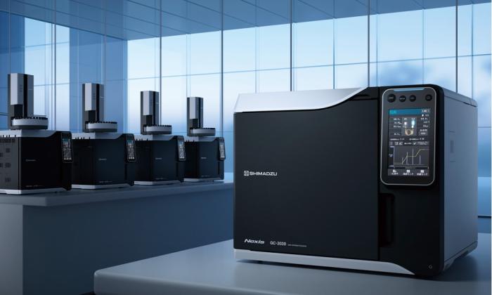 Shimadzu GC-2030 auf Tisch